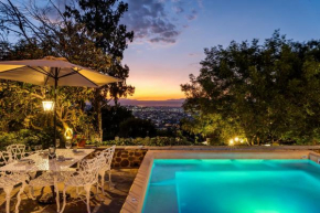 Casa Pedro Vargas, 6BR Estate with Hot Tub & Modern Comforts